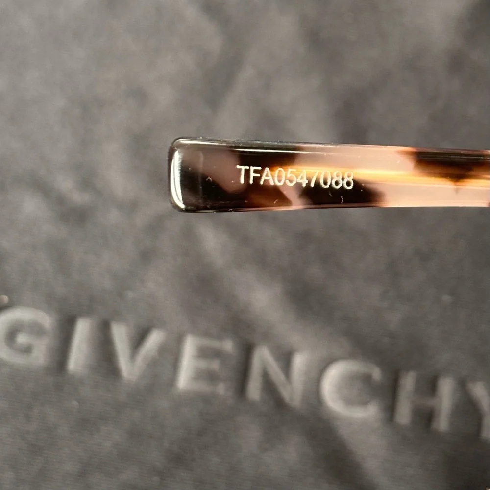 GIVENCHY GV50059 NWT Tortoiseshell Eyeglasses 52-18-135 Gold Logo Frames NEW